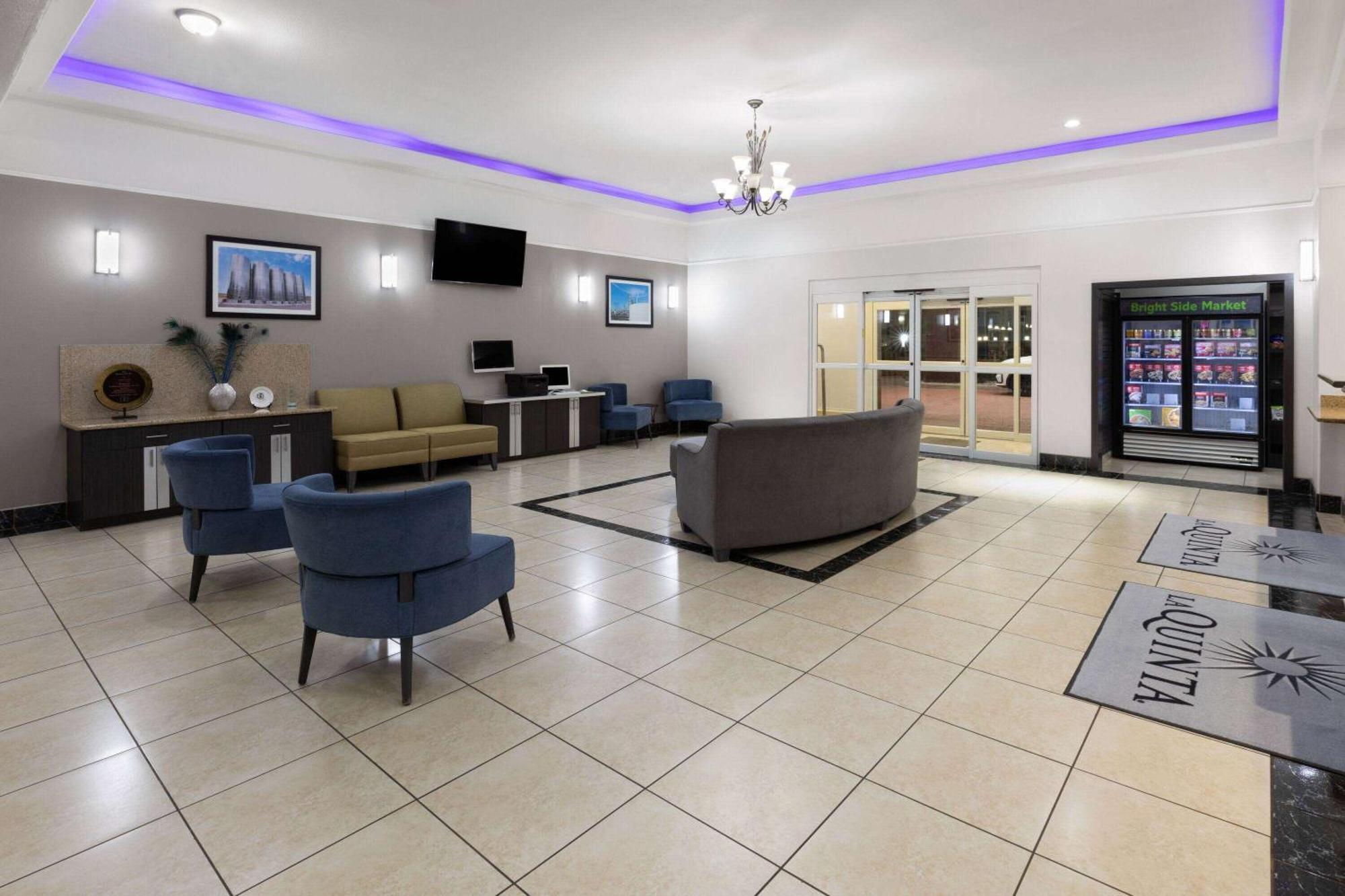La Quinta By Wyndham Deer Park Hotel Exterior foto